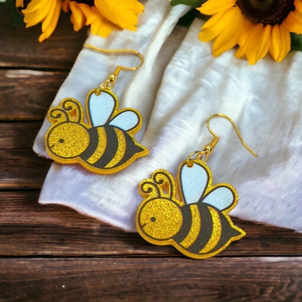 Bee Dangle Earrings - Buzz into Style with Nature's Charm! 🐝 NWT Jewelry